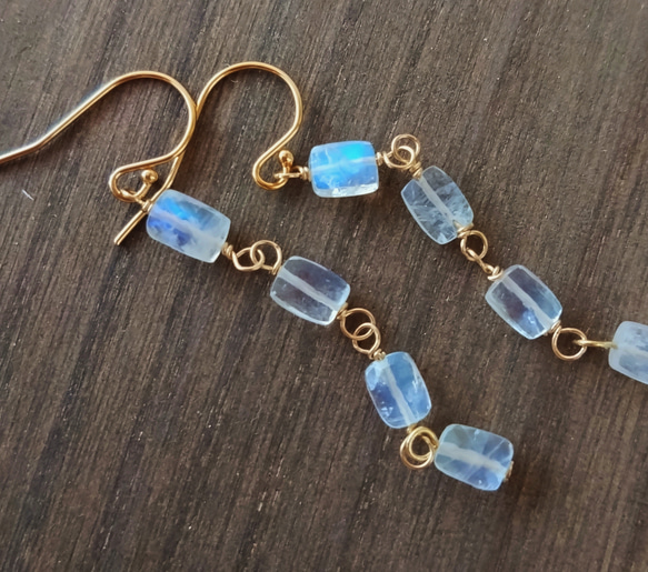 {14Kgf} レインボームーンストーン ドロップピアス**Blue Drops Earrings** 5枚目の画像