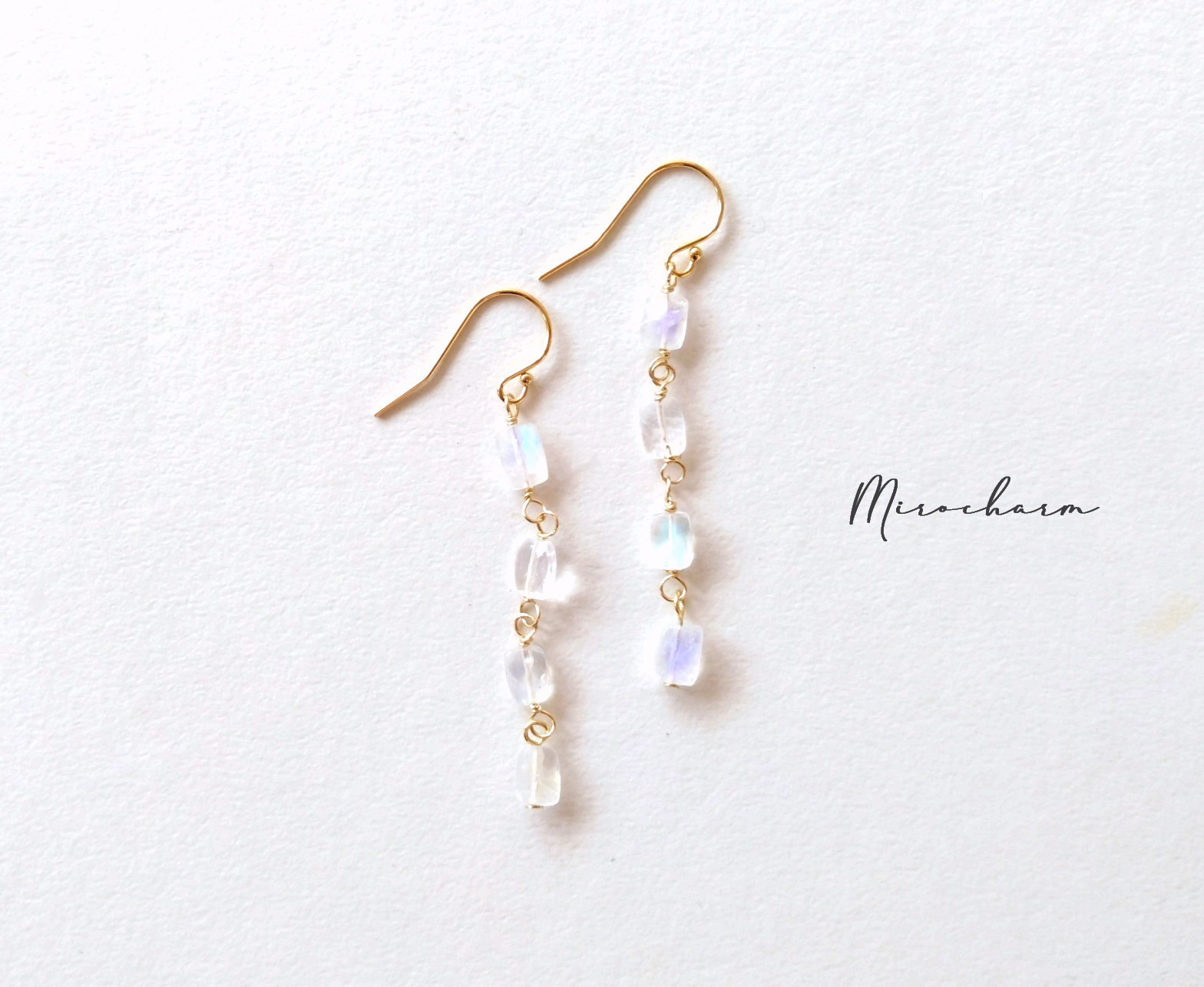 14Kgf} レインボームーンストーン ドロップピアス**Blue Drops
