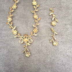 twig gold ジルコニアネックレス&ピアスセット ブライダル ウエディングアクセサリー リーフやお花 14枚目の画像
