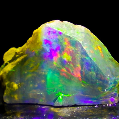 ☆ギラギラ遊色☆オパールの原石☆2.00ct/13.9mm☆天然石蛋白石
