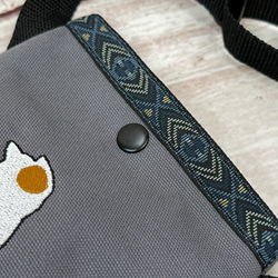 【特別セール限定】【送料無料】しょんぼり背中の猫シルエット刺繍 スマホサイズミニショルダーバッグ＜グレー＞ 6枚目の画像