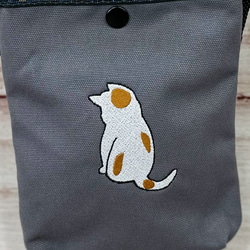 【特別セール限定】【送料無料】しょんぼり背中の猫シルエット刺繍 スマホサイズミニショルダーバッグ＜グレー＞ 3枚目の画像