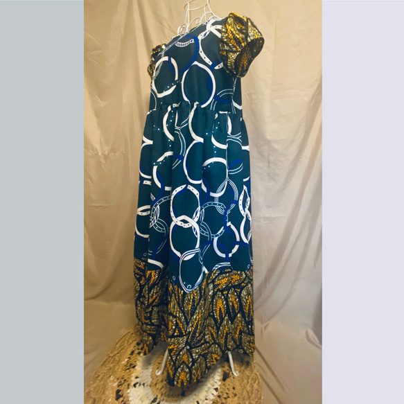 アフリカ布の配色パフスリーブマキシワンピース 2枚目の画像