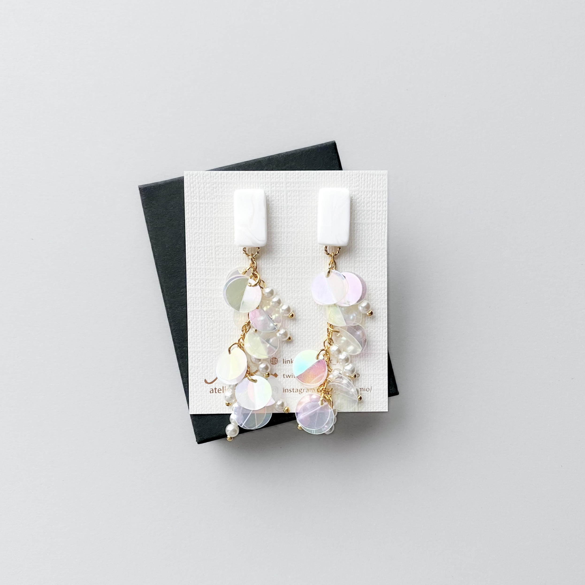 ポリマークレイ × パールスパンコール costume jewelry ピアス -white-