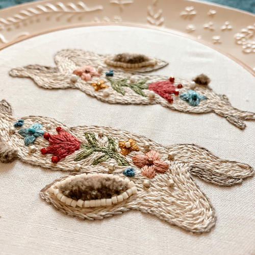 フワモコ耳うさぎの刺繍ブローチ ブローチ Mogumogu☺︎ 通販 16154783