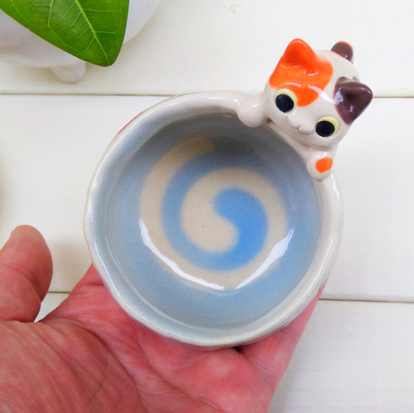 三毛猫金魚鉢コーヒーカップ１３０ｍｌ　ネコの陶器　受注後の制作となります 3枚目の画像