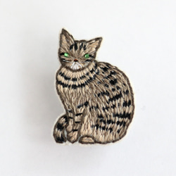 猫刺繍ブローチ　キジトラb　おすまし 2枚目の画像