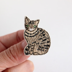 猫刺繍ブローチ　キジトラb　おすまし 1枚目の画像