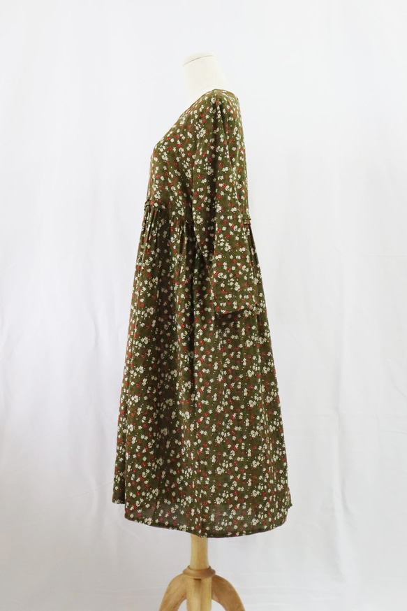 花柄  コットン 夏涼しい長袖ワンピース  ゆったりワンピース ギャザーワンピース オリーブ 3枚目の画像