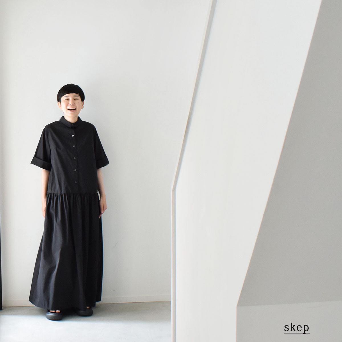 七分袖切替ギャザーロングワンピース：黒［OP33HSBK］