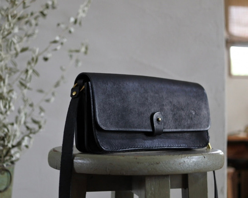 【専用】イタリアンレザー ショルダーバッグ スマホショルダー 黒 イタリアンレザーショルダーバッグ⭐︎カラーオーダー【受注制作