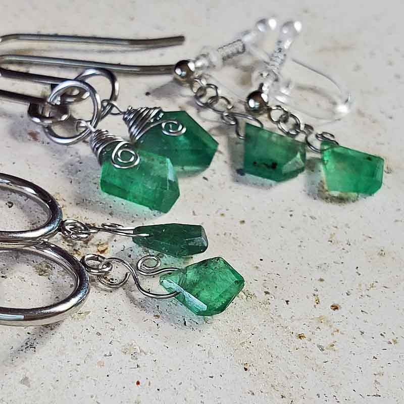 【金属アレルギー対応】エメラルドイヤリングまたはピアス