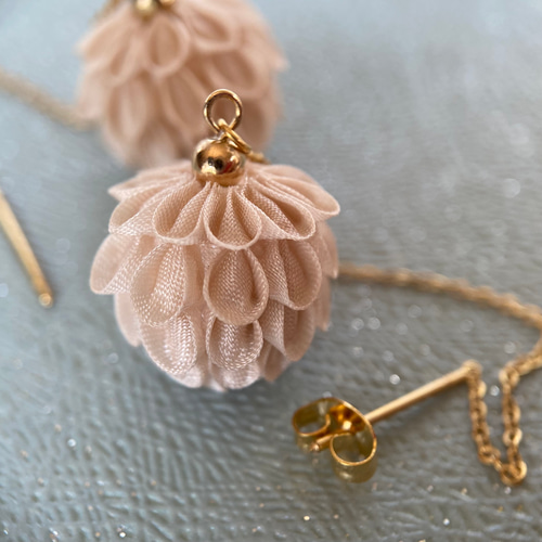 2way チェーンピアス 「くす玉《シャンパン色》」つまみ細工 夏 浴衣