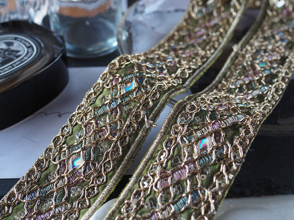 インド刺繍リボン　50㎝入り　スパンコール　ビーズ刺繍　チュール　金糸　緑　グリーン 3枚目の画像