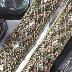 インド刺繍リボン　50㎝入り　スパンコール　ビーズ刺繍　チュール　金糸　緑　グリーン 1枚目の画像