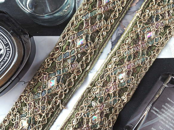 インド刺繍リボン　50㎝入り　スパンコール　ビーズ刺繍　チュール　金糸　緑　グリーン 1枚目の画像