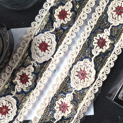 インド刺繍リボン　50㎝入り　花柄　スパンコール　ビーズ刺繍　チュール　金糸　白　ホワイト　 1枚目の画像