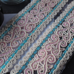 インド刺繍リボン　50㎝入り　ダイヤ　菱型　スパンコール　ビーズ刺繍　チュール　金糸　白　ホワイト　ピンク 3枚目の画像