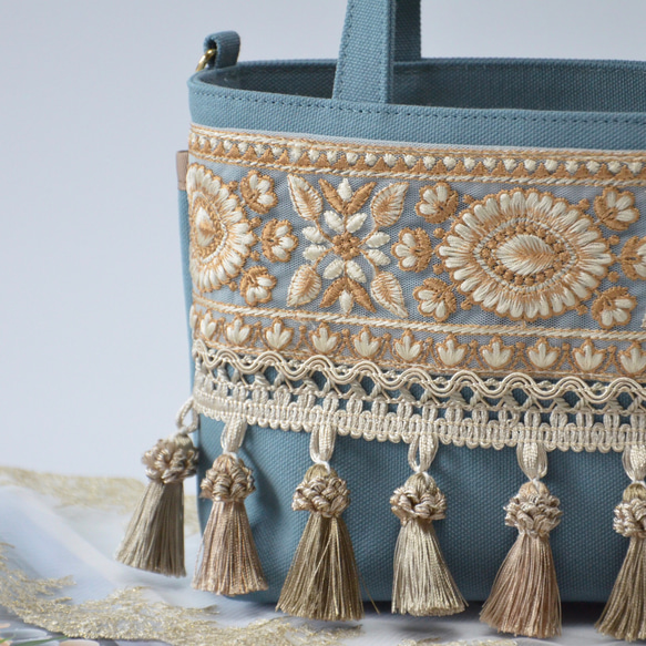 ミニサイズ　ブルー　エンブロイダリートートバッグ　インド刺繍&タッセル 3枚目の画像