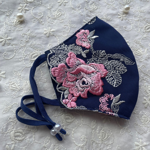 刺繍レースマスク〉華やかピンク×ネイビー 立体刺繍♡抗菌加工 布