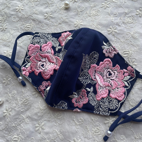 刺繍レースマスク〉華やかピンク×ネイビー 立体刺繍♡抗菌加工 布