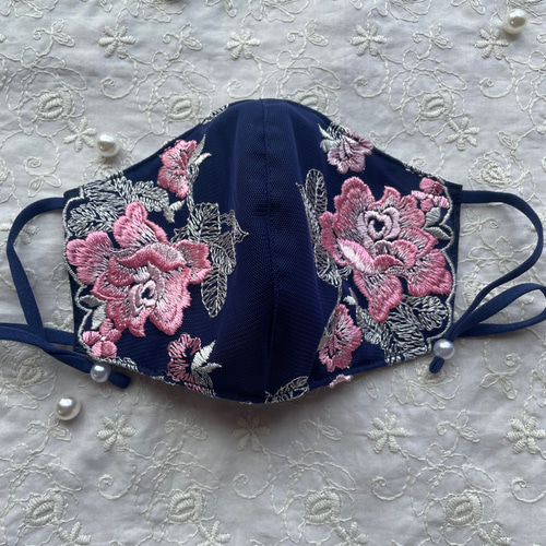 刺繍レースマスク〉華やかピンク×ネイビー 立体刺繍♡抗菌加工 布