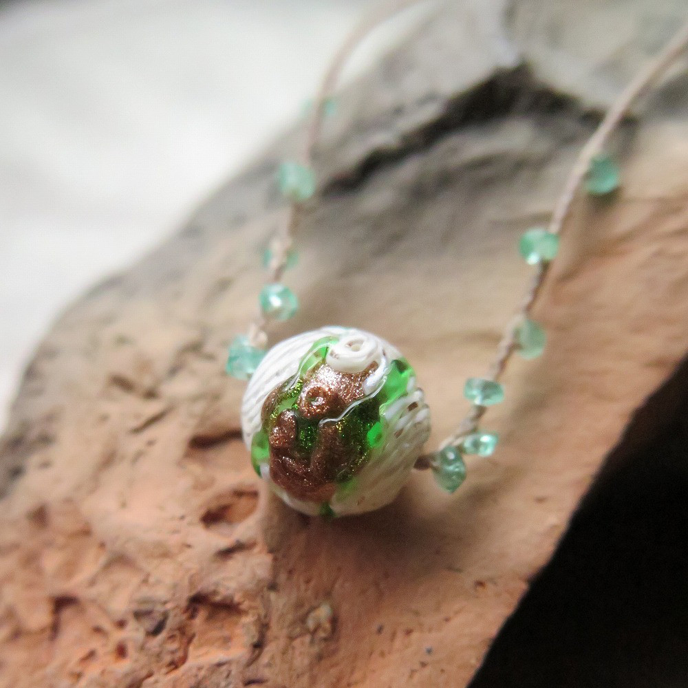 アンティーク　緒　レースビーズ　緑　＋　エメラルド　ネックレス　ブレスレット 　百世 momotose（西）