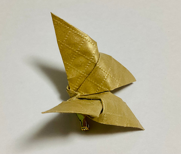 蝶のブローチ・金色 2枚目の画像