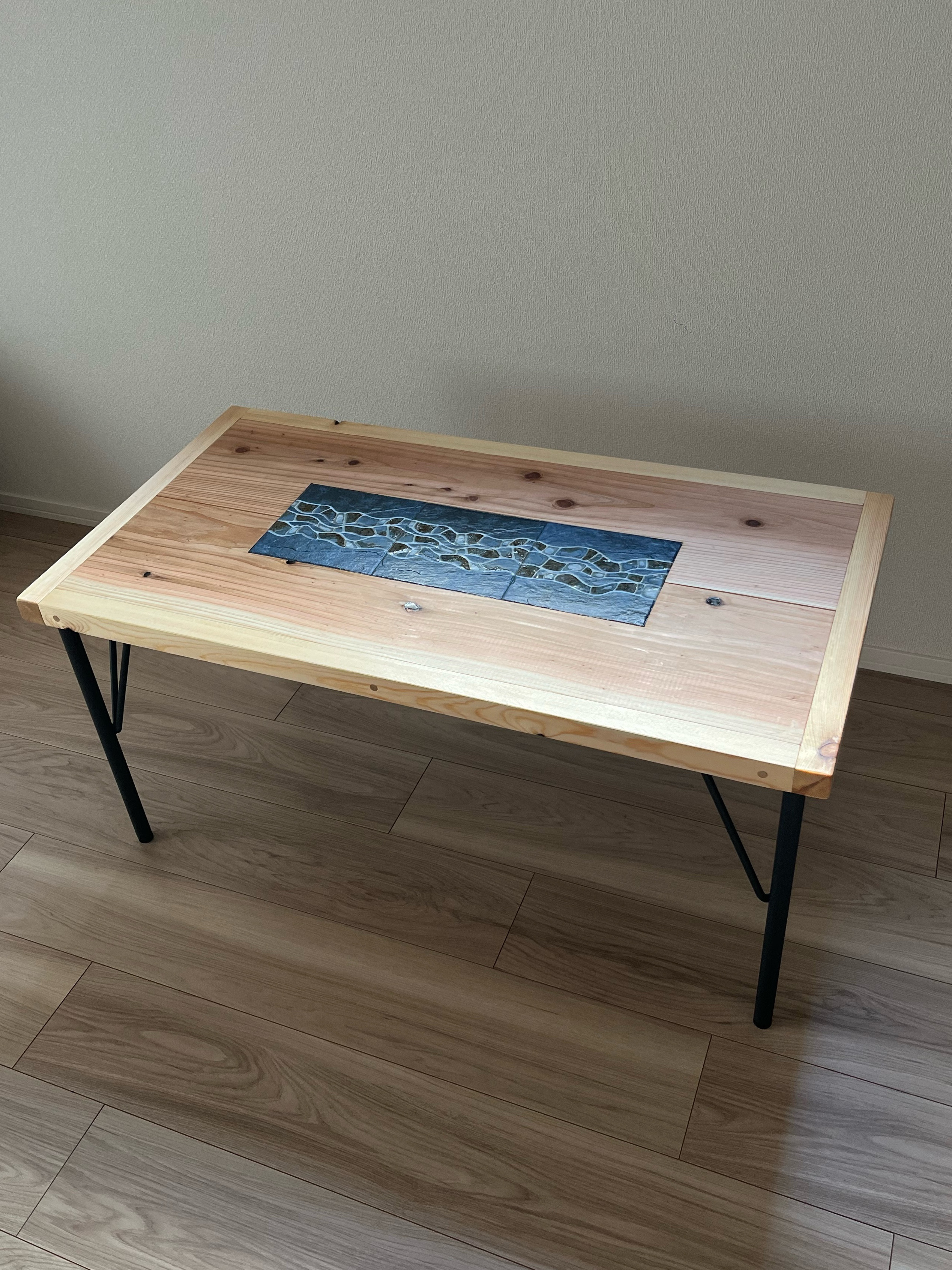 [幅85cm] ローテーブル ナチュラル モダン タイルテーブル 天然木 スチール製 美濃焼き 海を感じる