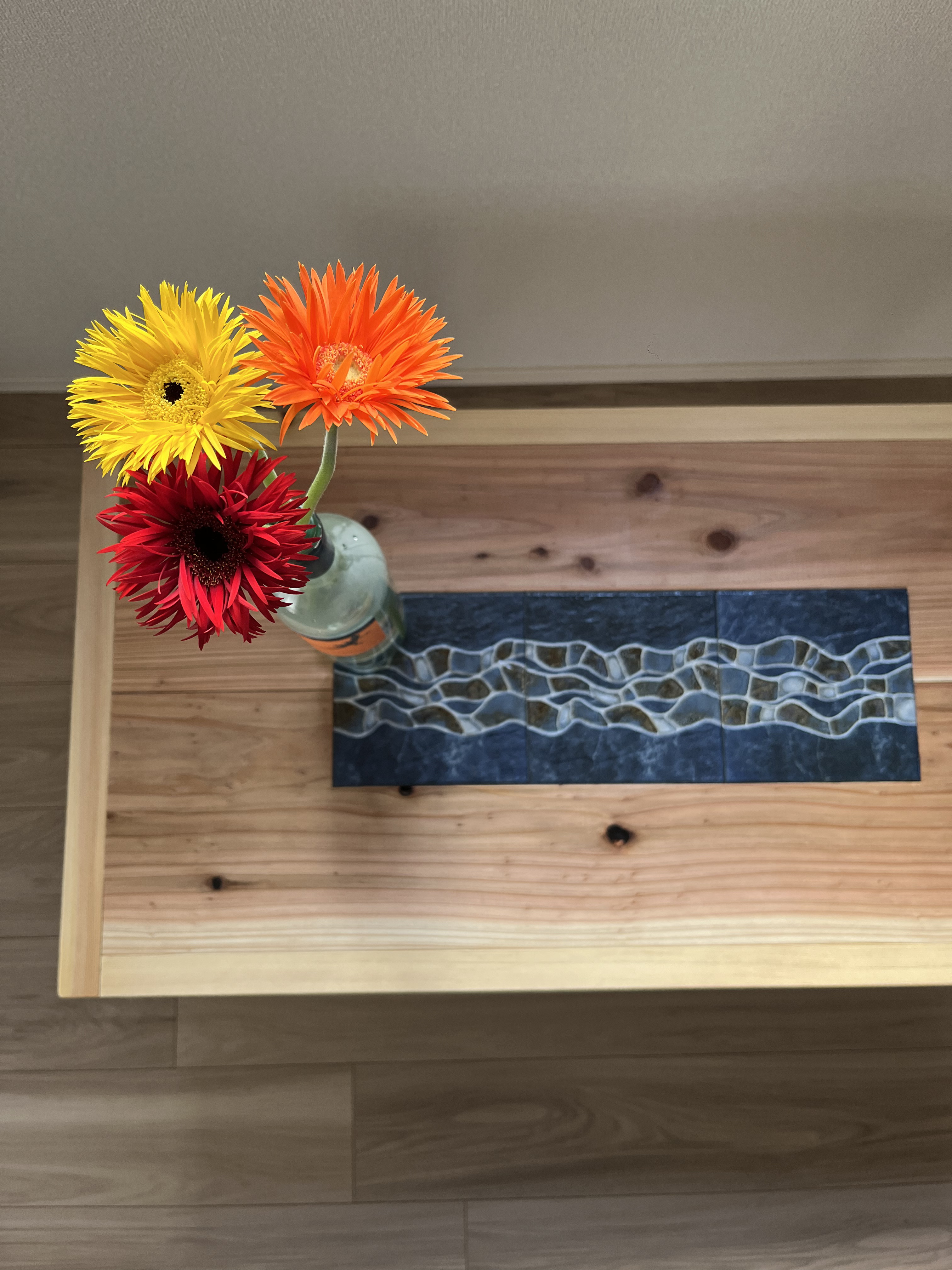 [幅85cm] ローテーブル ナチュラル モダン タイルテーブル 天然木 スチール製 美濃焼き 海を感じる