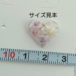 ピアス ハート レジン ハンドメイド かすみそう ドライフラワー 押し花 6枚目の画像