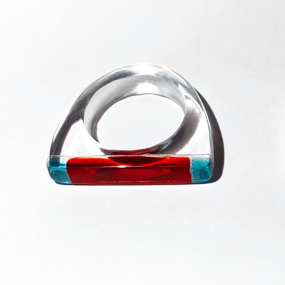 ［受注制作］ガラスアクセサリー：指輪  細長モデル　削り出し ドイツ製高透過ガラス レッドとアクアマリン 1枚目の画像