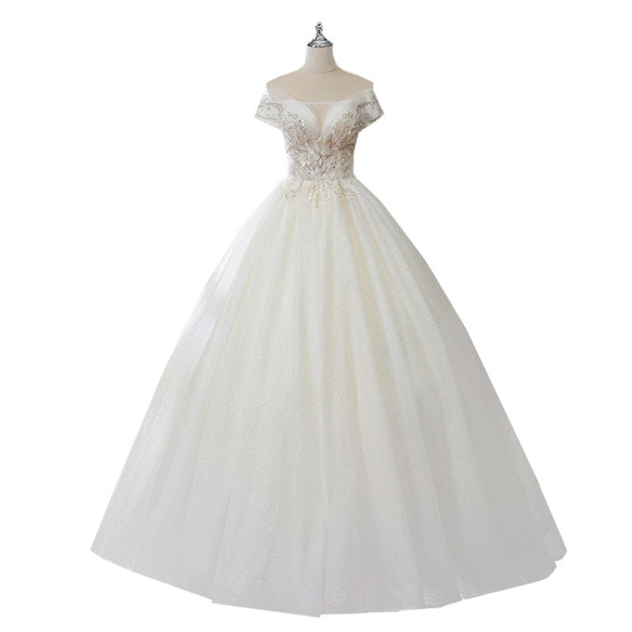 2023年の最新ウェディングドレス、高品質な一字肩のロングドレスに身を包んだ花嫁のためのフレーズです： 8枚目の画像