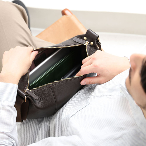 ハンドメイド　ボディバッグ　本革　クリーマー　特大　ブルー　新品1021 立体設計でコンパクトなのに大容量】レザーショルダーバッグ 本