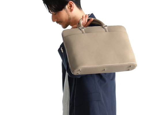 A4・PC可 美品✨最高級モデルブルガリ オクト ビジネスバッグ レザー A4・PC可 美品✨最高級モデルブルガリ オクト ビジネスバッグ レザー