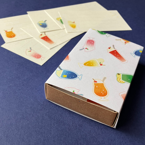 小さなスリーブ箱に入った 推し色☆クリームソーダのミニメモ用紙60枚