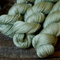 Wasabi iro 手染めの極細毛糸　80% Extra Fine Merino + 20% Silk 5枚目の画像