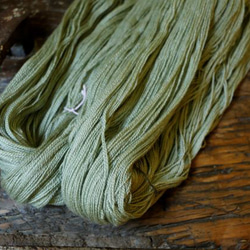 Wasabi iro 手染めの極細毛糸　80% Extra Fine Merino + 20% Silk 3枚目の画像