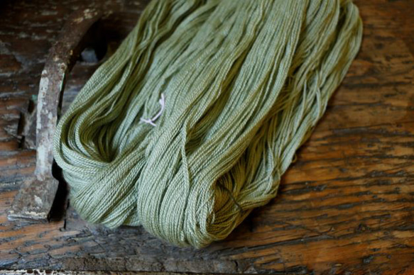 Wasabi iro 手染めの極細毛糸　80% Extra Fine Merino + 20% Silk 3枚目の画像