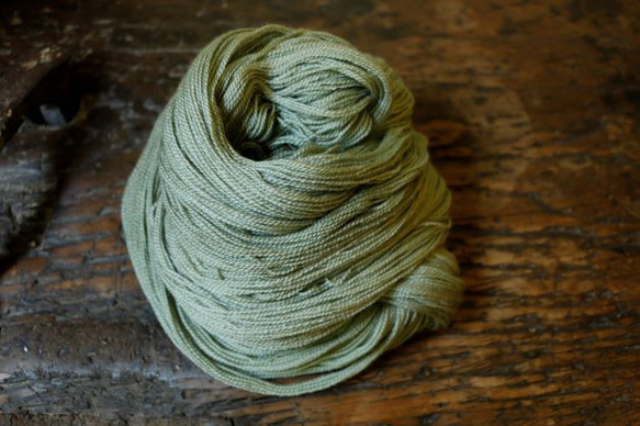 Wasabi iro 手染めの極細毛糸　80% Extra Fine Merino + 20% Silk 2枚目の画像