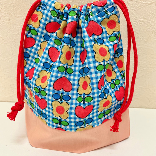 レトロフラワー柄レッド⭐️お弁当袋 コップ入れ巾着 レトロフラワー柄レッド⭐️お弁当袋 コップ入れ巾着