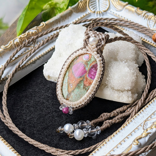 特大ルビー・ムーンストーン・ガーネットのマクラメネックレス アメジスト・ムーンストーン（アフリカ産）天然石マクラメペンダント