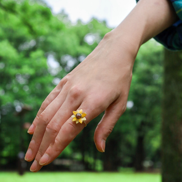 小さなひまわりのリング　アレルギー対応　サージカルステンレス　：指輪　向日葵　誕生日プレゼント　夏 4枚目の画像