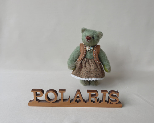 手のひらサイズのテディベア（ベスト&スカートの女の子） ぬいぐるみ