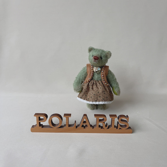 手のひらサイズのテディベア（ベスト&スカートの女の子） ぬいぐるみ