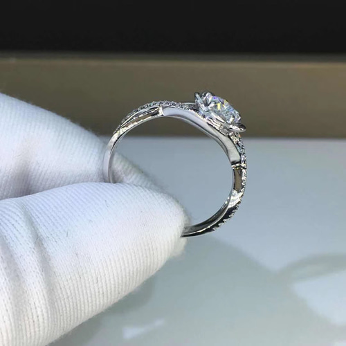 newデザイン】白金の薔薇 モアサナイト ダイヤ リング K18WG 指輪