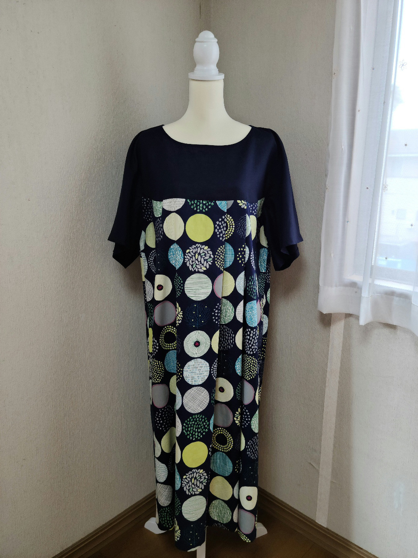 Free size サークル柄&刺繍　紺ワンピース