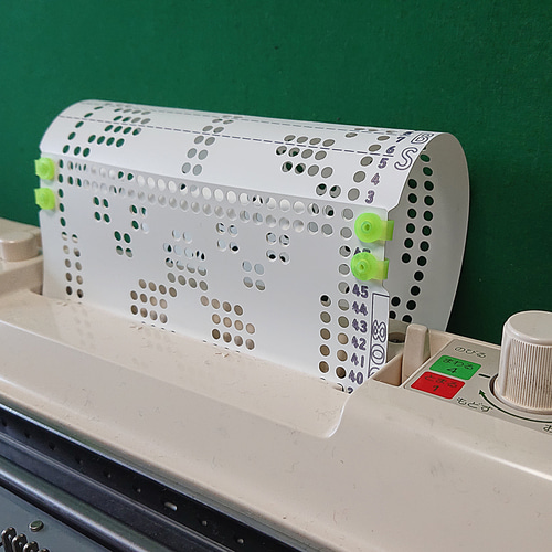 【ほぼ未使用品】ブラザー工業 編み機 パンチカード一式 brother - ブラザー 編み機用 パンチフリーカード セットの通販