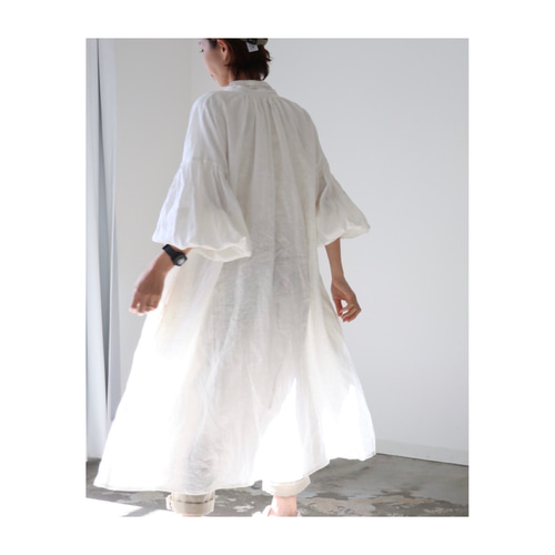 ヨーロッパリネン100%くるみボタンとお袖ギャザーのシャツワンピース