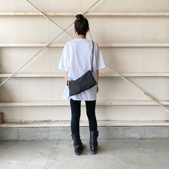 引き手の色が選べるZIP BAG　M (long)  ２色展開ブラック、チャコールグレー　弱撥水加工ナイロン 10枚目の画像